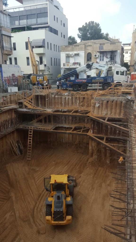 דיפון ועיגון — חפירה עירונית